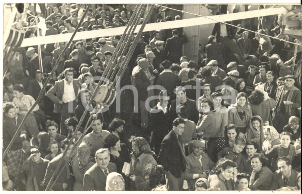 Fotografia d epoca originale 1949 Piroscafo SANTA CRUZ Passeggeri sul ponte per ricerca clandestini Foto 1