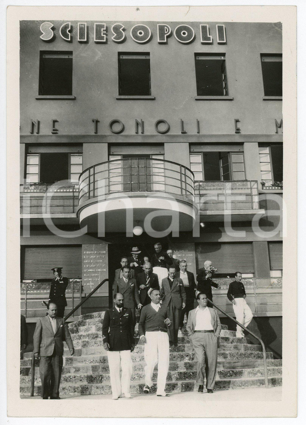 1936 SELVINO (BG) Federale Rino PARENTI visita SCIESOPOLI Foto 13x18 cm Fotografia d'epoca.A8 CONDIZIONI:FAIR/discreto Piccolo strappo al margine superioreFORMATO: 13x18 cm originale e autentica 1