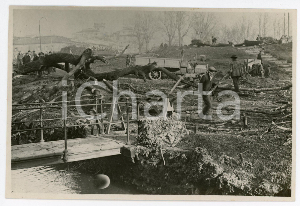 1931 MILANO Inizio abbattimento dei bastioni di PORTA NUOVA Foto 17x11 cm Fotografia d'epoca.A15 CONDIZIONI:FAIR/discreto Lievi smussature agli angoliFORMATO: 17x11 cm originale e autentica 1