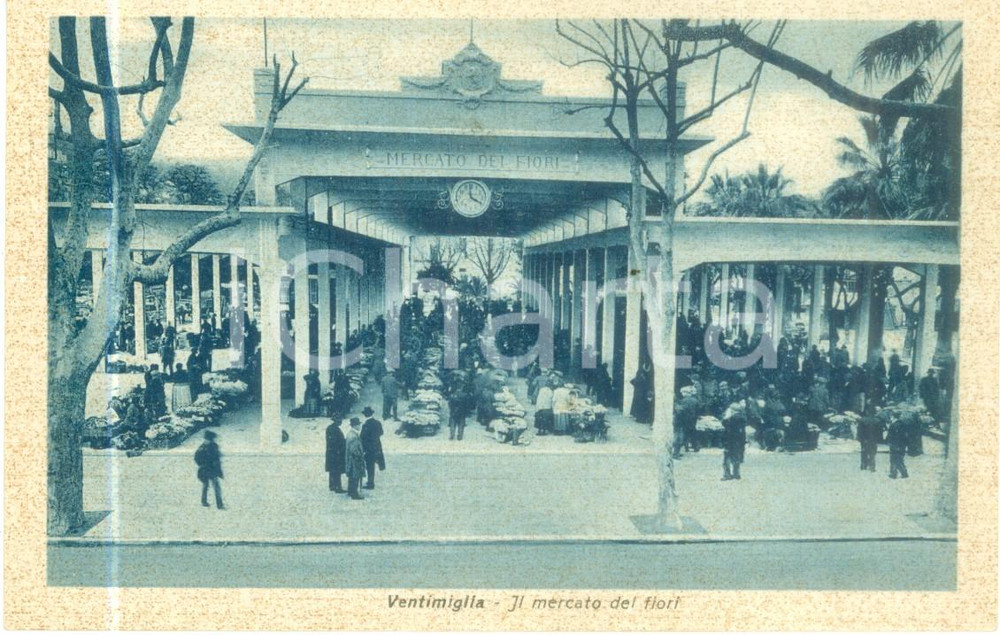 Cartolina originale da collezione 1940 VENTIMIGLIA IM Folla di acquirenti al Mercato dei Fiori Cartolina FP NV 1