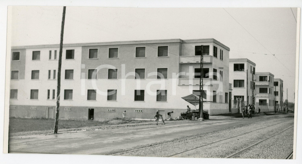 1934 MILANO - BAGGIO Case degli sfrattati alla TRECCA Foto 24x12 cm Fotografia d'epoca.A32 CONDIZIONI:FAIR/discreto Margini superiore e inferiore rifilati a manoFORMATO: 24x12 cm originale e autentica 1