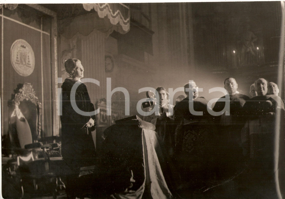 Fotografia d epoca originale 1960 MADRID Collegiata SAN ISIDRO Fabiola MORA Y ARAGON prega al Te Deum 2 1