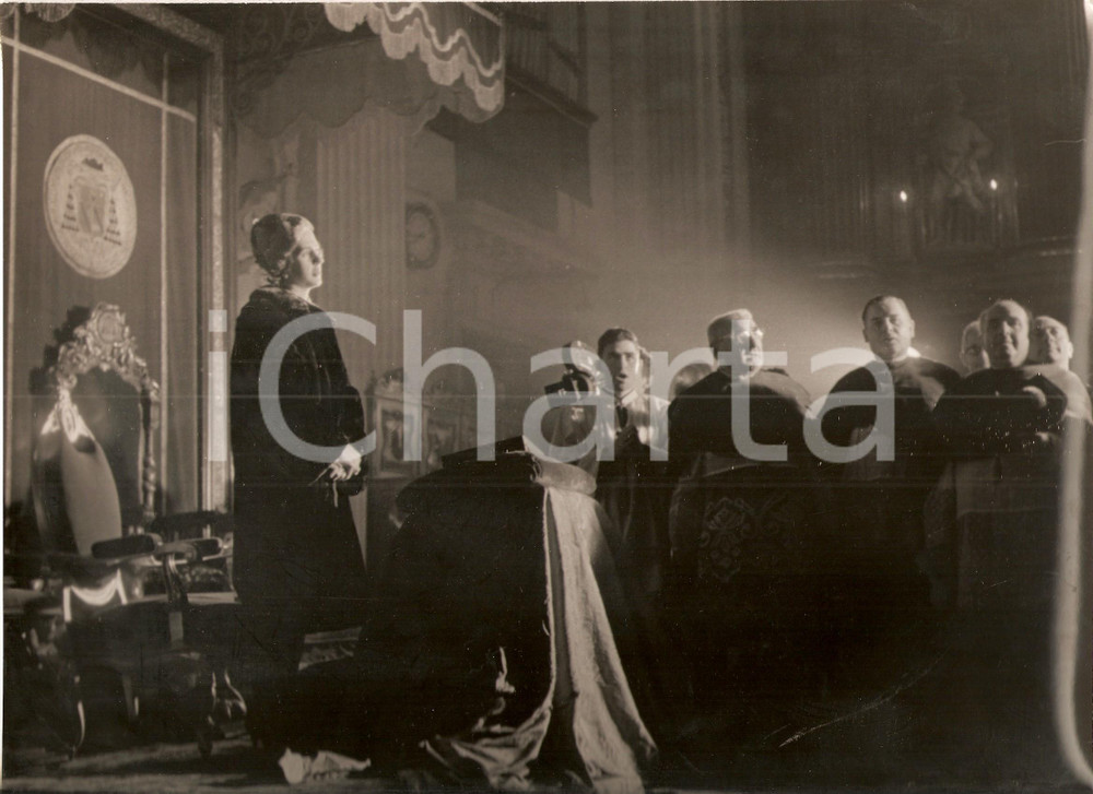 Fotografia d epoca originale 1960 MADRID Collegiata SAN ISIDRO Fabiola MORA Y ARAGON prega al Te Deum 3 1