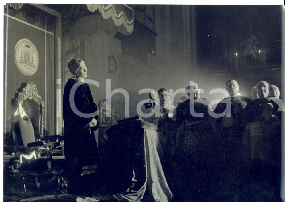 Fotografia d epoca originale 1960 MADRID Collegiata SAN ISIDRO Fabiola MORA Y ARAGON prega al Te Deum 4 1