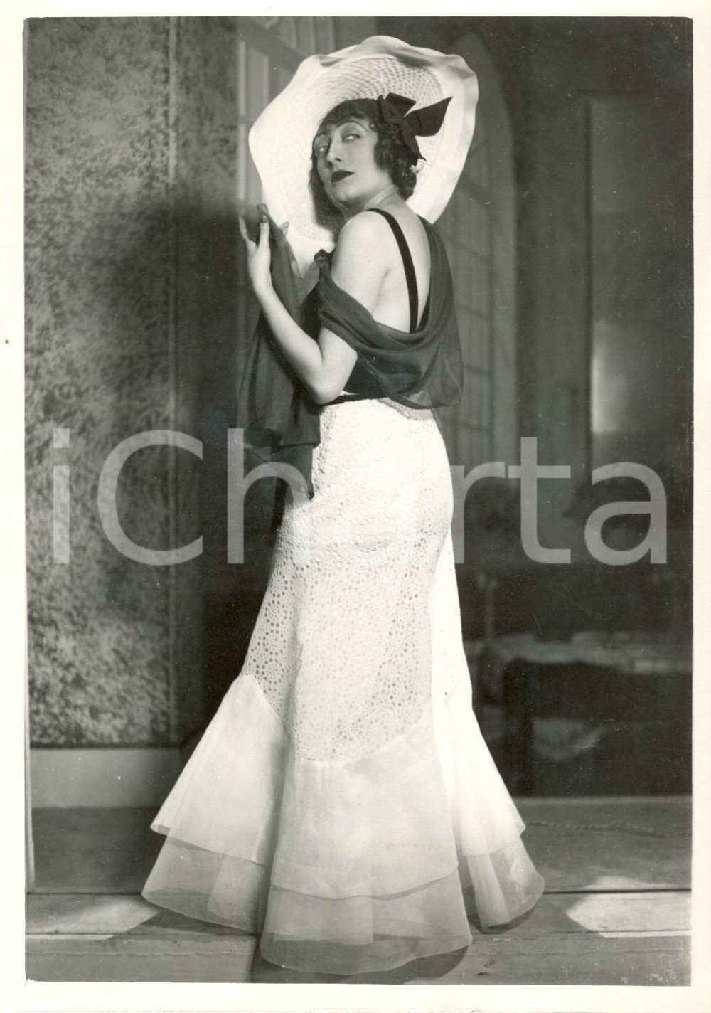 Fotografia d epoca originale 1933 CINEMA Attrice Suzy PRIM in pigiama ricamato nel film PEAU D ESPAGNE Foto 1