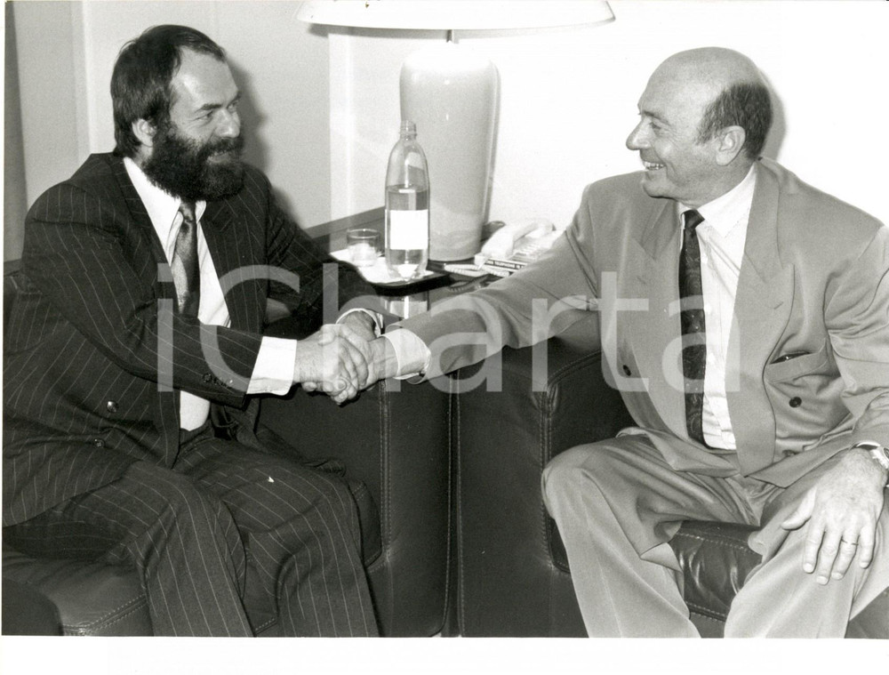 Fotografia d epoca originale 1990 BRUXELLES Markus MECKEL e Manfred WORNER  Primo incontro ufficiale 1