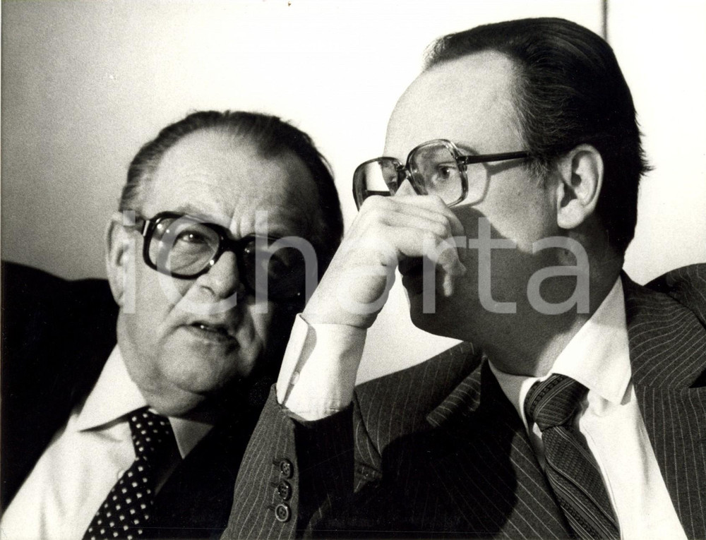 Fotografia d epoca originale 1981 BONN Politici socialdemocratici Hans Jurgen WISCHNEWSKI e Peter GLOTZ 1