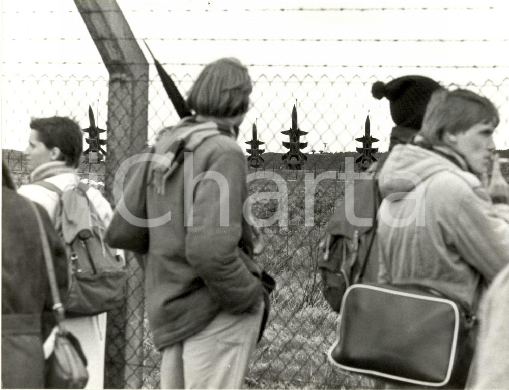 Fotografia d epoca originale 1982 TUSCHENBROICH D Manifestanti OSTERMASCH per la pace fuori base aerea RAF 1