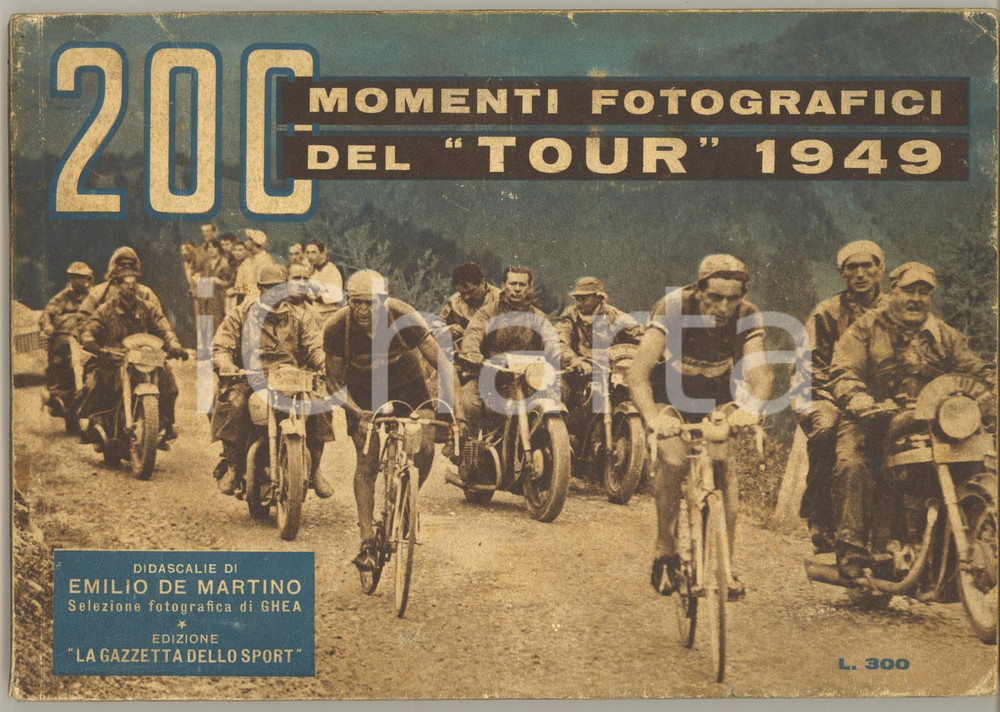 1949 CICLISMO 200 Momenti fotografici del TOUR 1949 *ILLUSTRATO 200 pp. Pubblicazione originale d'epoca, flessibile, in forma di album con illustrazioni a piena pagina.Edizione "La Gazzetta dello Sport", con didascalie di Emilio De Martino e selezione fotografica di Ghea.(Rif. A224)PAGINE: 200 CONDIZIONI:GOOD/buono lievi tracce d'uso in copertina, con minime piegature angolariFORMATO: 24x17 cm originale e autentica 1