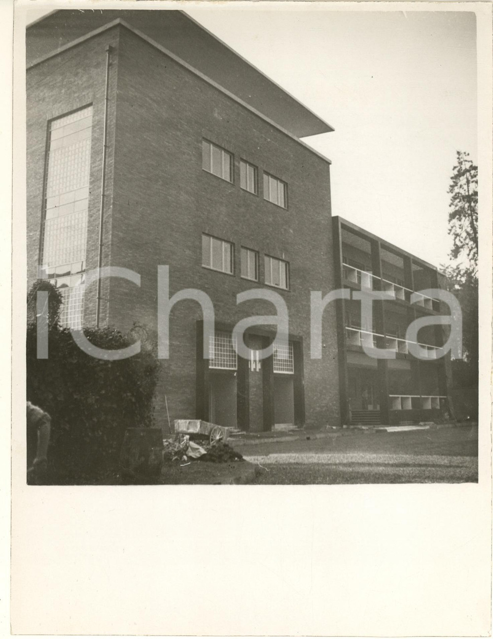 1935 MILANO Via Conservatorio - La nuova Casa dei Balilla - Facciata *Foto 18x24  Fotografia originale d'epoca, con timbro datario e didascalia dattiloscritta al verso.(Rif. A51) CONDIZIONI:GOOD/buono minimi graffi superficiali e difetti di stampaFORMATO: 18x24 cm originale e autentica 1