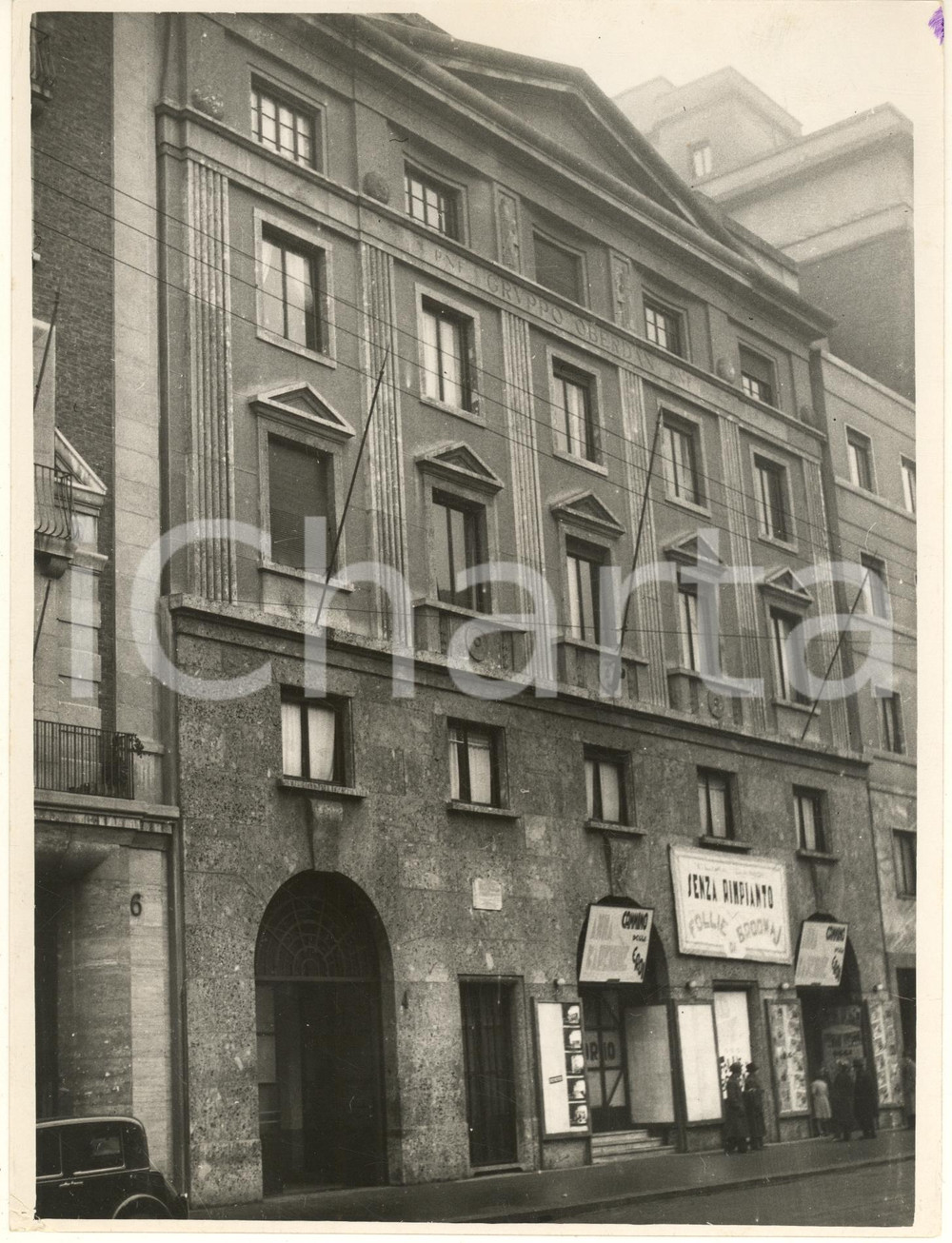 1930 ca MILANO Porta Venezia - Palazzo Gruppo Rionale Fascista Oberdan *Foto  Fotografia originale d'epoca, con didascalia manoscritta al verso.Il palazzo, situato in via Cadamosto 4, fu sede del Gruppo Rionale Fascista Oberdan fino al 1935.(Rif. A54) CONDIZIONI:POOR/danneggiato piccole piegature angolari, macchia all'angolo superiore destro e piccole  increspature centraliFORMATO: 18x24 cm originale e autentica 1