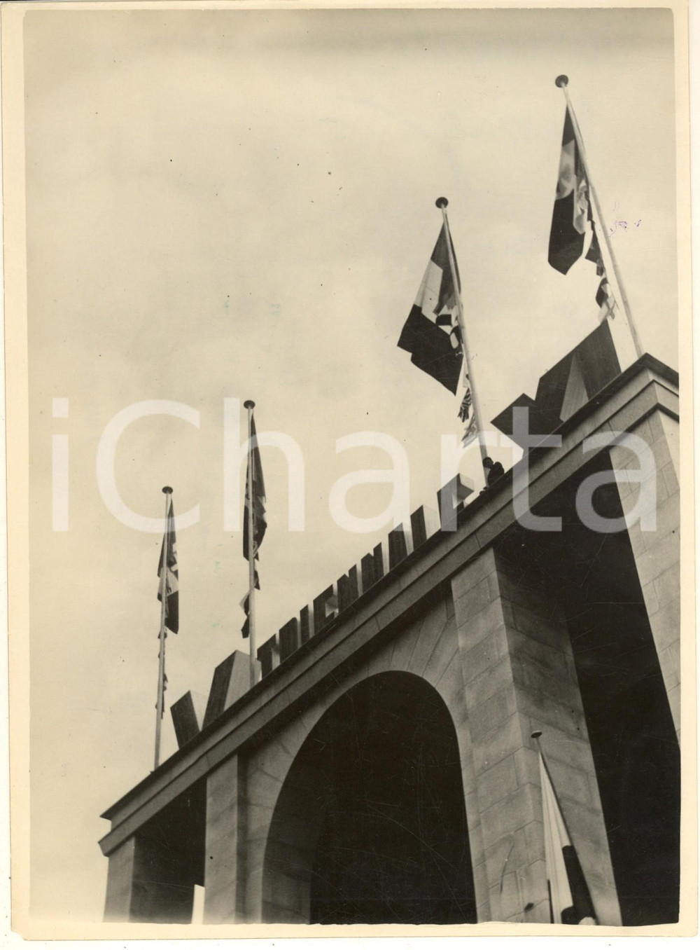 1934 MILANO Palazzo della Triennale - Facciata *Fotografia 18x24 cm  Fotografia originale d'epoca, con timbro datario e didascalia dattiloscritta al verso.(Rif. A65) CONDIZIONI:FAIR/discreto minima mancanza angolareFORMATO: 18x24 cm originale e autentica 1