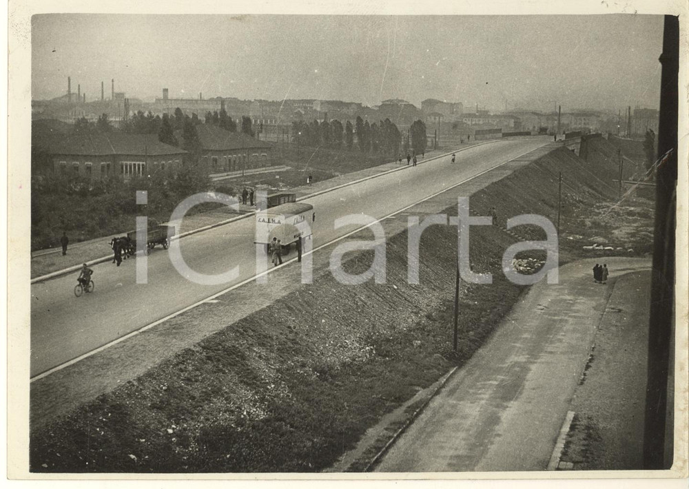 1939 MILANO via MacMahon - Costruzione nuovo cavalcavia verso la Bovisa - Foto  Fotografia originale d'epoca, con timbro datario e didascalia al verso.(Rif. A75) CONDIZIONI:POOR/danneggiato piegature marginali; difetti di stampaFORMATO: 17x12 cm originale e autentica 1