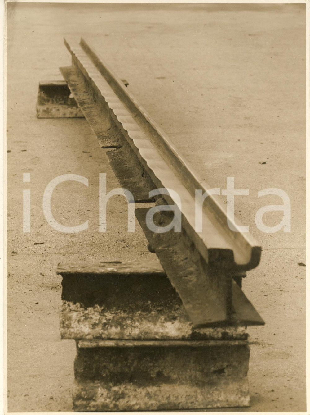 1936 MILANO via Porpora - ATM - Spezzone di rotaia soppressa - Foto 18x24 cm  Fotografia originale d'epoca, con didascalia dattiloscritta al verso.(Rif. A85) CONDIZIONI:GOOD/buono minimi difetti di stampa e lieve increspatura marginaleFORMATO: 18x24 cm originale e autentica 1