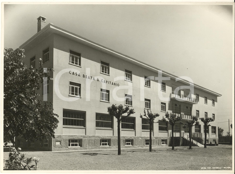1930 ca ARCHITETTURA MILANO via Mercalli ? - Casa BEATA B. CAPITANIO *Foto  Fotografia originale d'epoca, con timbro datario al verso.(Rif. A108)FOTOGRAFO: Crimella - Milano CONDIZIONI:POOR/danneggiato evidente piegatura angolare; piegatura centraleFORMATO: 24x18 cm originale e autentica 1