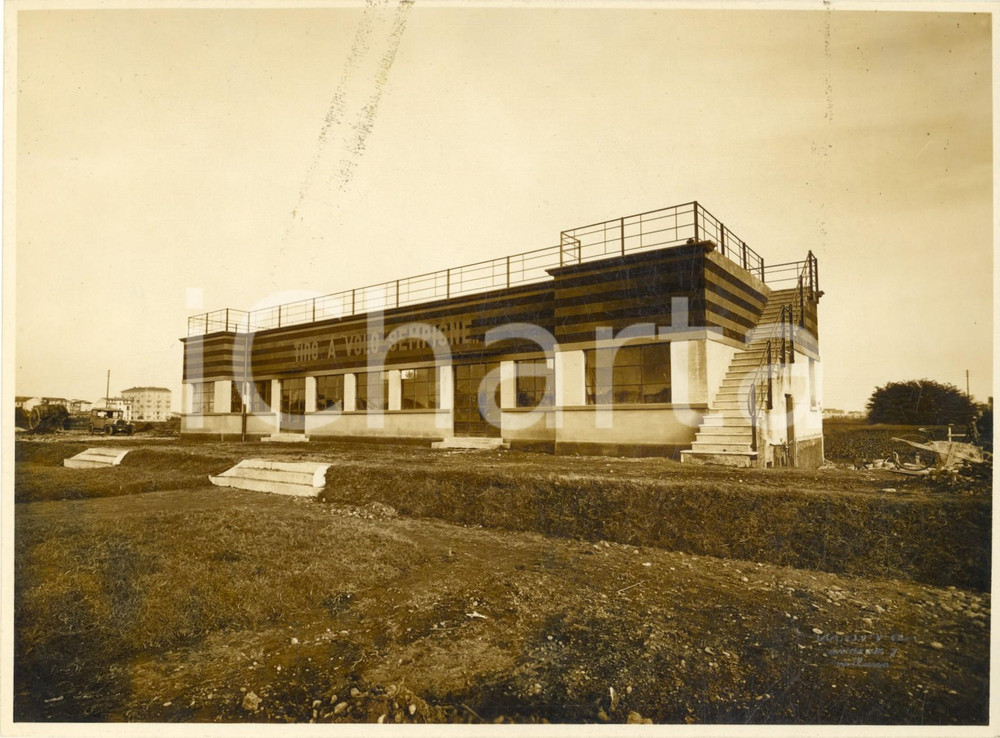 1935 MILANO Piazzale Accursio - Tiro a volo SEMPIONE *Foto MORRA  22x17 cm  Fotografia originale d'epoca, con didascalia manoscritta al verso.(Rif. A147)FOTOGRAFO: Morra - Milano CONDIZIONI:POOR/danneggiato macchie e difetti di stampaFORMATO: 22x17 cm originale e autentica 1