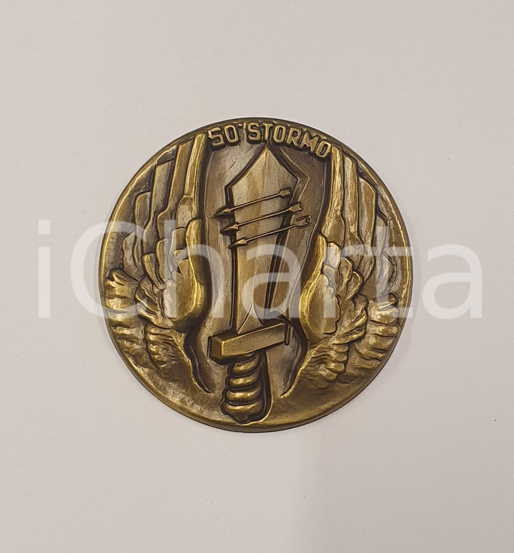 Oggetto da collezione cartaceo 1970 ca AERONAUTICA MILITARE  50° STORMO Placca commemorativa Diametro 8 cm 1