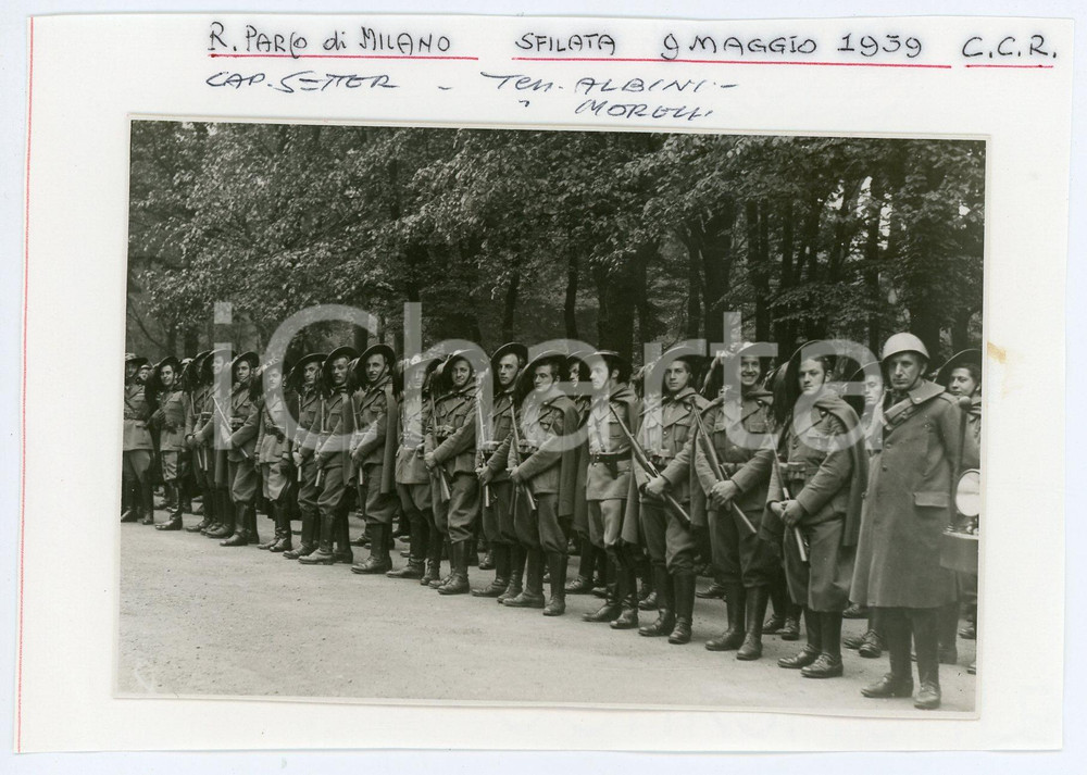 Fotografia d'epoca originale 1939 MILANO Regio Parco CCR Sfilata BERSAGLIERI Capitano SETTER Ten. ALBINI Foto 1