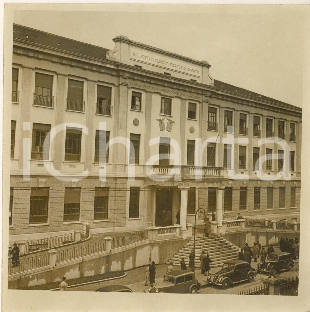 Fotografia d'epoca originale 1936 ARCHITETTURA MILANO Clinica MANGIAGALLI Inaugurazione facciata interna FOTO 1