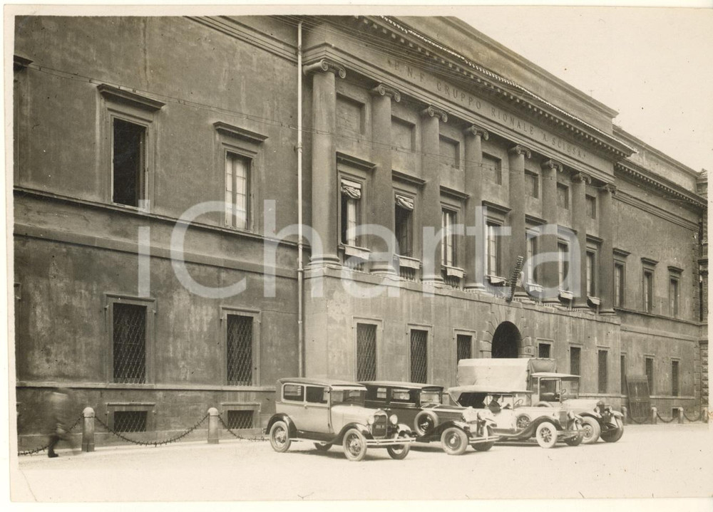 Fotografia d'epoca originale 1930 ca MILANO Piazza Belgioioso - Ex sede PNF del Gruppo Rionale SCIESA *Foto 1