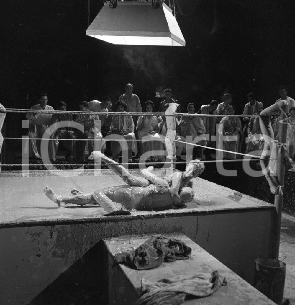 Fotografia d'epoca originale 1962 ROMA - LOTTATRICI NEL FANGO *Negativo originale 1