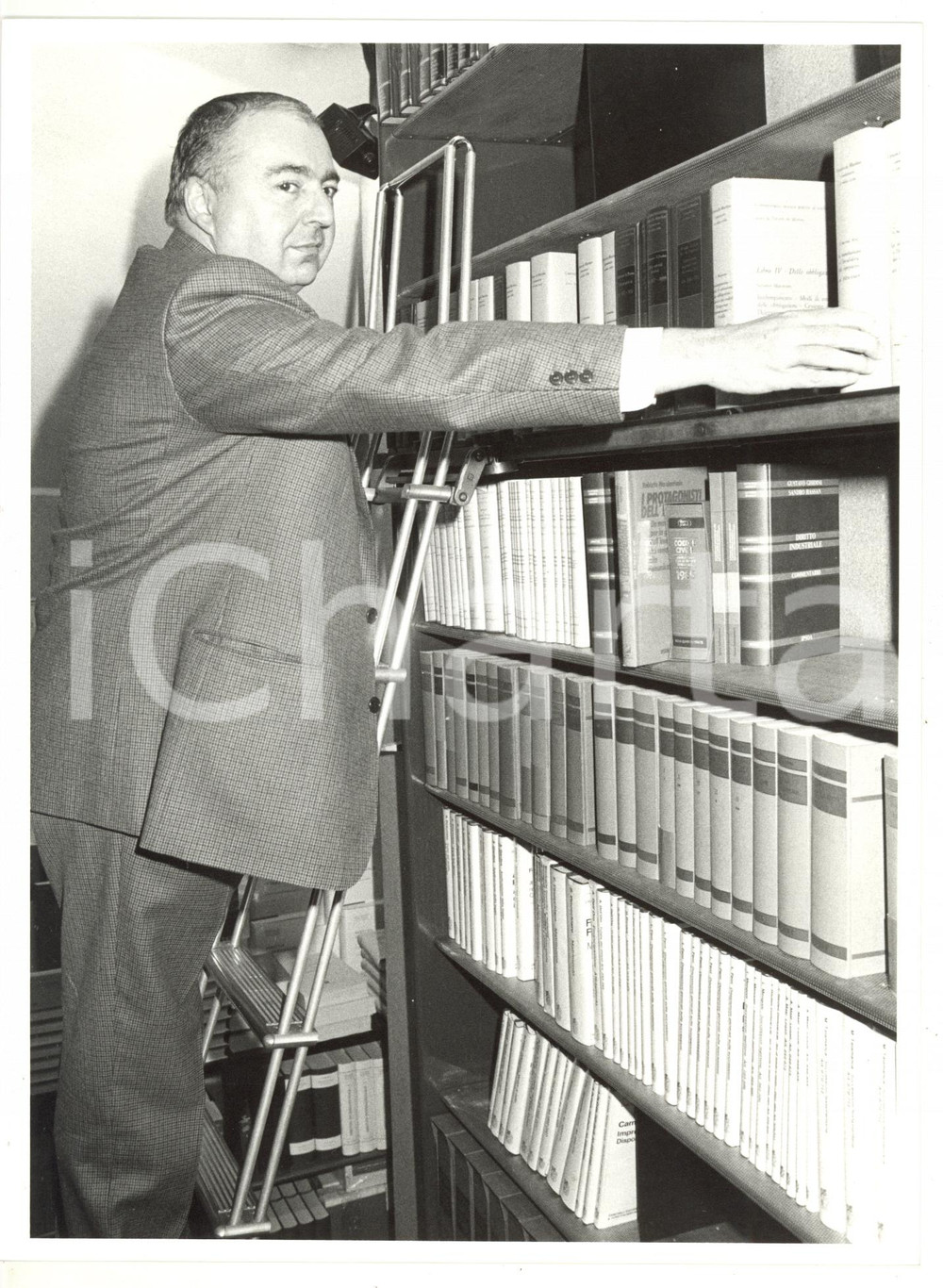 Fotografia d'epoca originale 1985 MILANO Casa editrice IPSOA - Ritratto del direttore Pietro ANGELI (1) *Foto 1