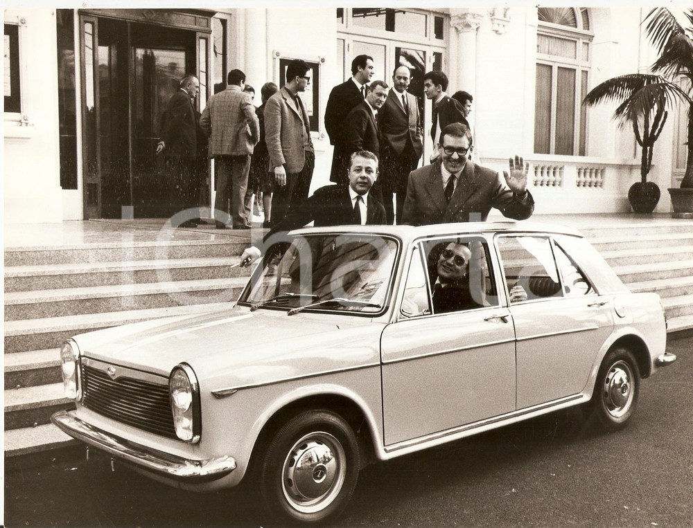 Fotografia d epoca originale 1967 SANREMO Festival I LOS MARCELLOS FERIAL si recano in macchina al Casinò 1