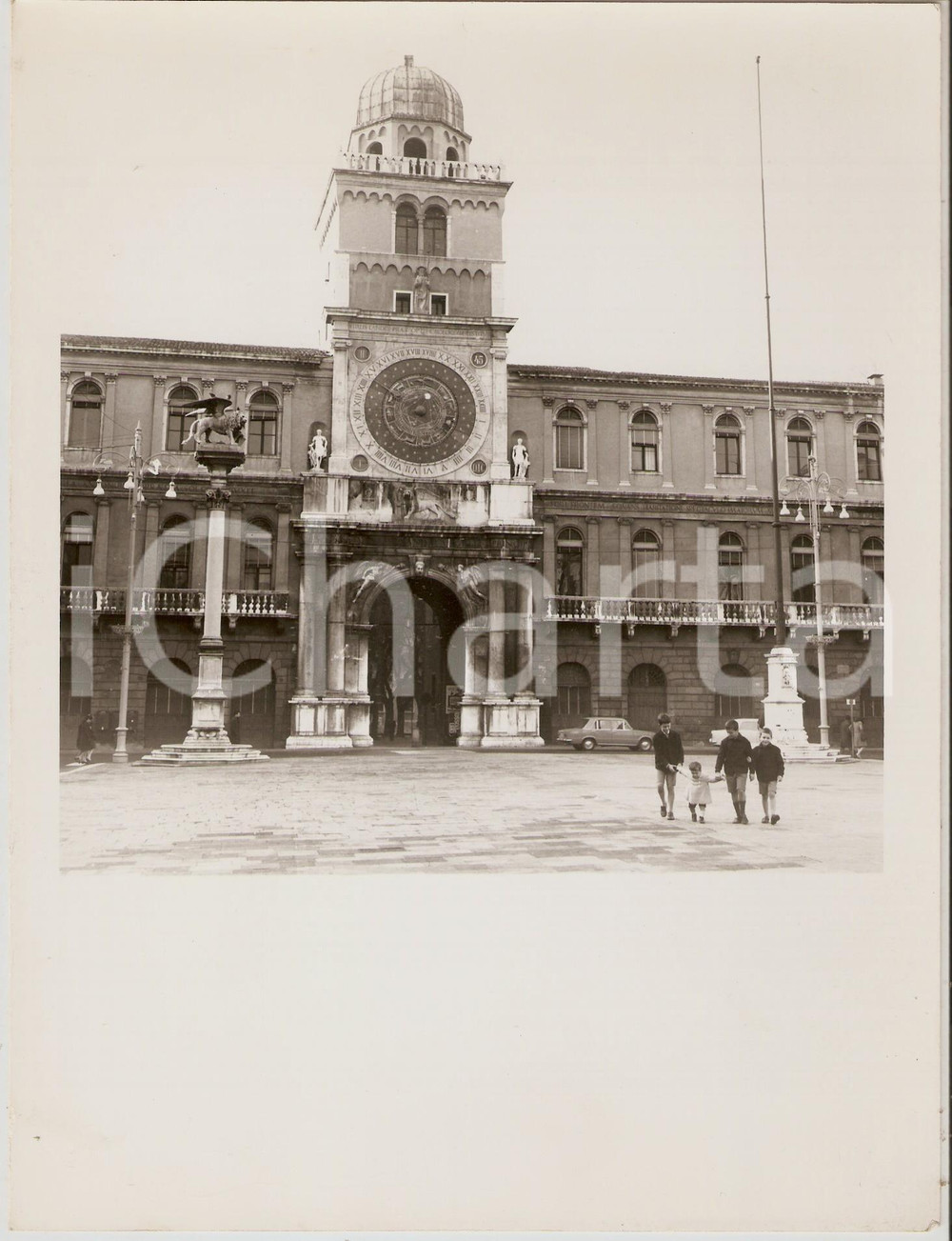 Fotografia d epoca originale 1970 ca PADOVA Torre dell orologio e leone di San Marco  Panorama Foto 18x24 1