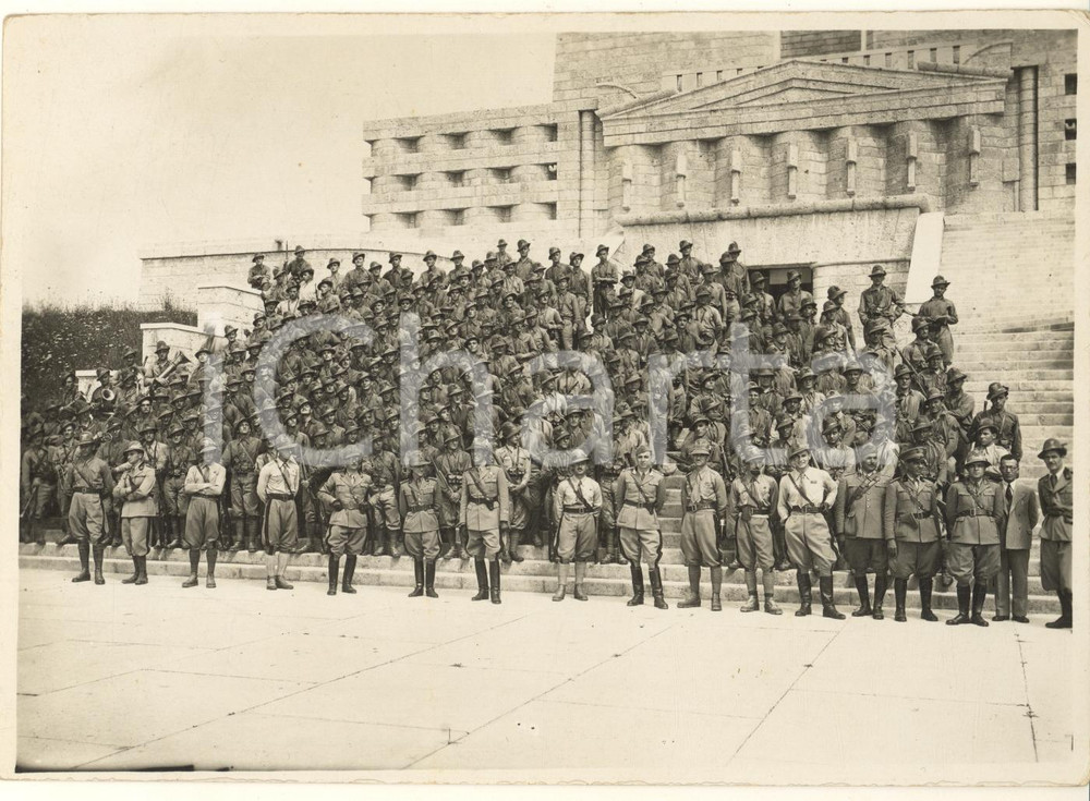 Fotografia d'epoca originale 1955 Sacrario di NERVESA DELLA BATTAGLIA - Alpini in visita *Foto 18x13 cm 1