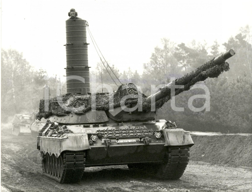 Fotografia d epoca originale 1988 GERMANIA Carro armato LEOPARD 1 a copertura mimetica in esercitazione 1