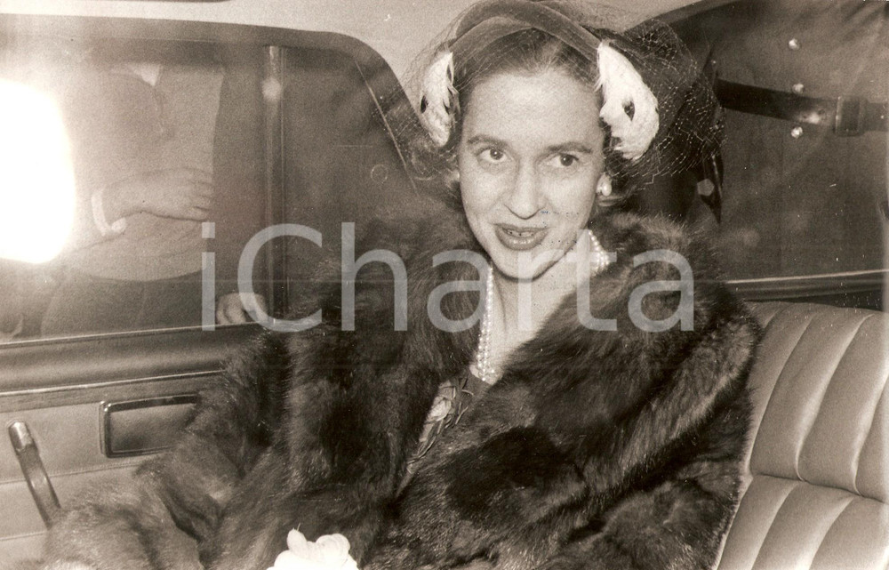 Fotografia d epoca originale 1960 MADRID Fabiola MORA Y ARAGON in auto dopo Te Deum per Baldovino 4 1