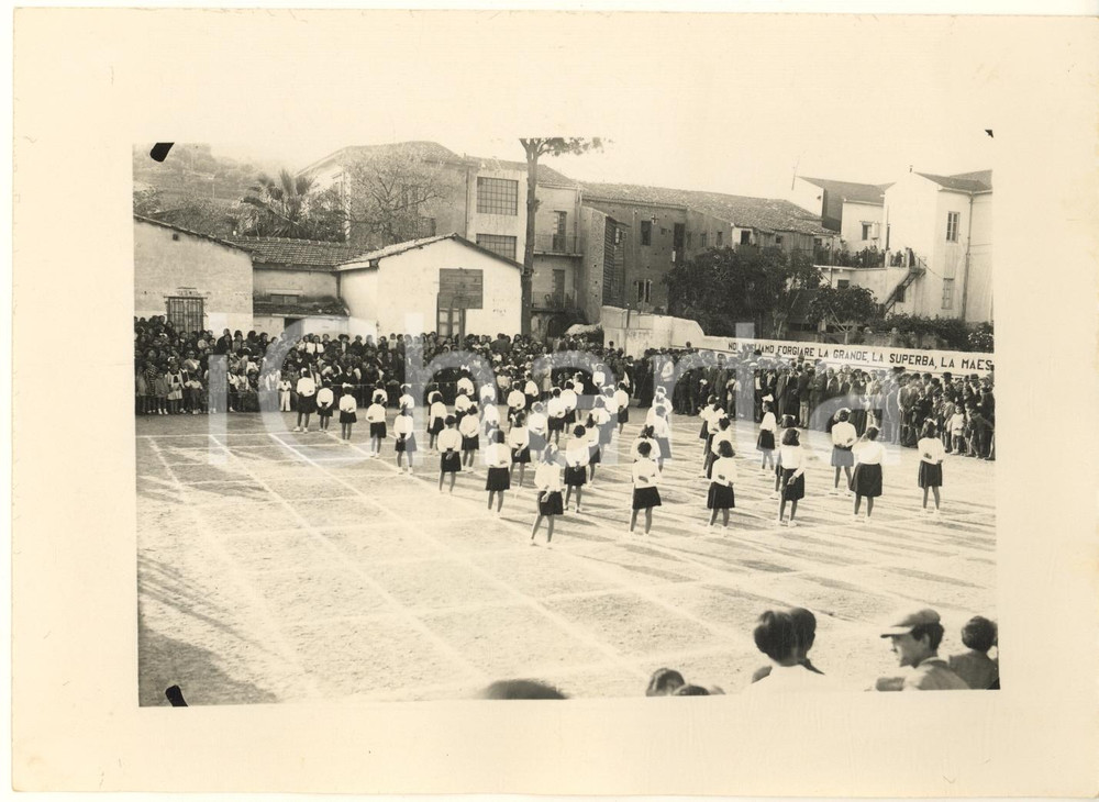 Fotografia d'epoca originale 1930 ca MILANO ? Piccole Italiane - Saggio ginnico *Foto 18x13 cm (1) 1