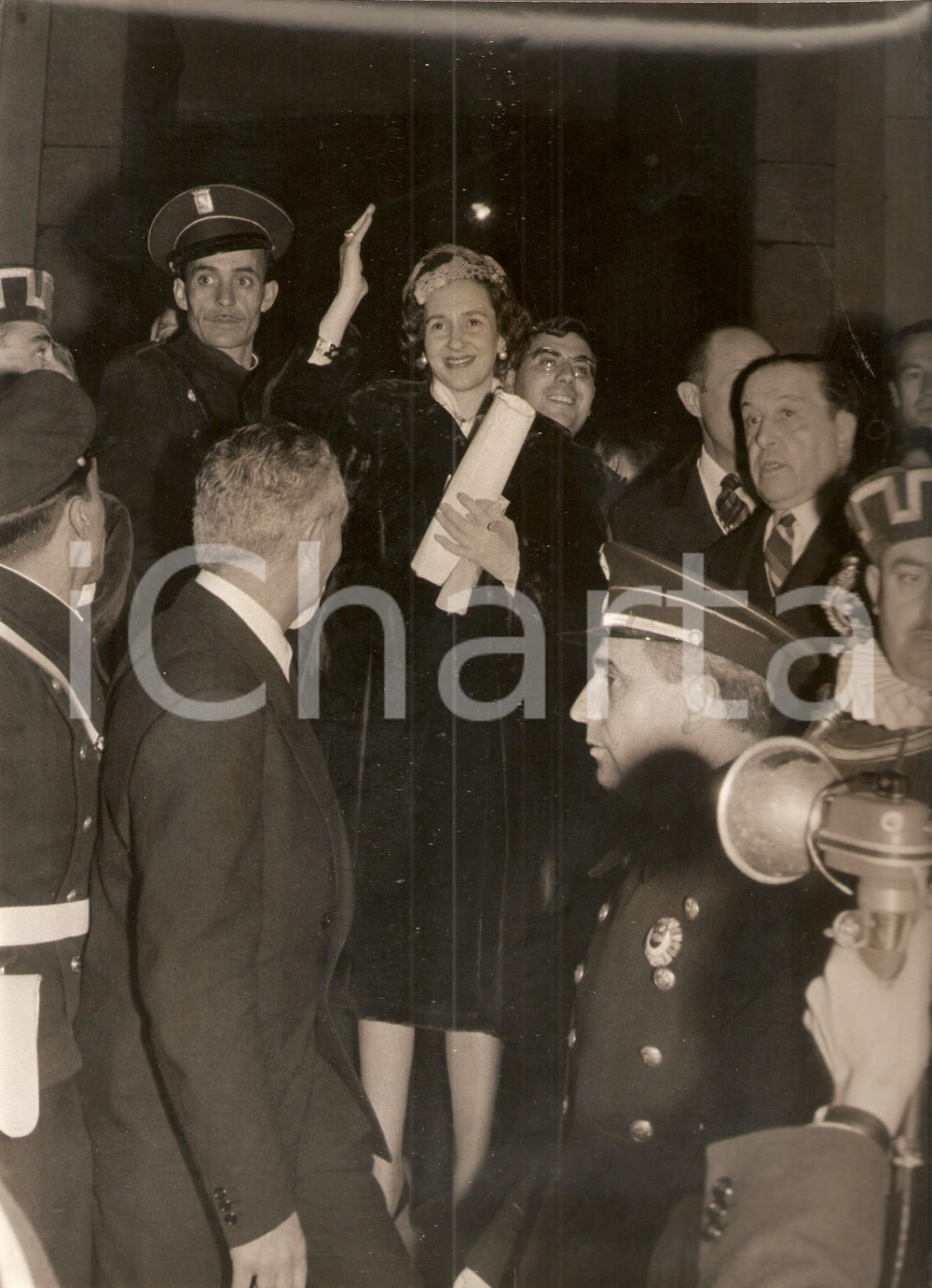 Fotografia d epoca originale 1960 MADRID Fabiola MORA Y ARAGON  Pergamena  figlia prediletta della città  2 1