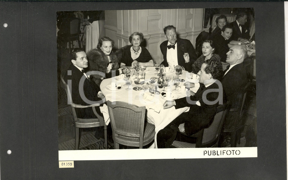 Fotografia d epoca originale 1950 LONDON Tournée TEATRO alla SCALA Cena di gala dopo il FALSTAFF Foto 35x25 1