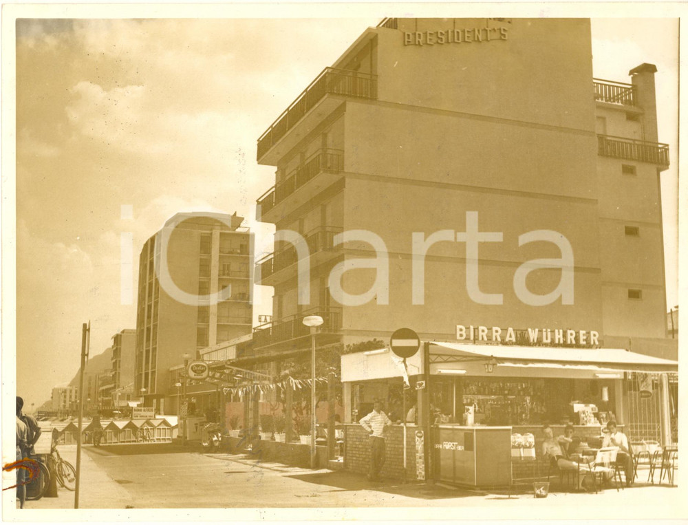Fotografia d epoca originale 1966 PESARO Lungomare N. Sauro  Hotel PRESIDENT S  Birra WUHRER Foto 24x18 1