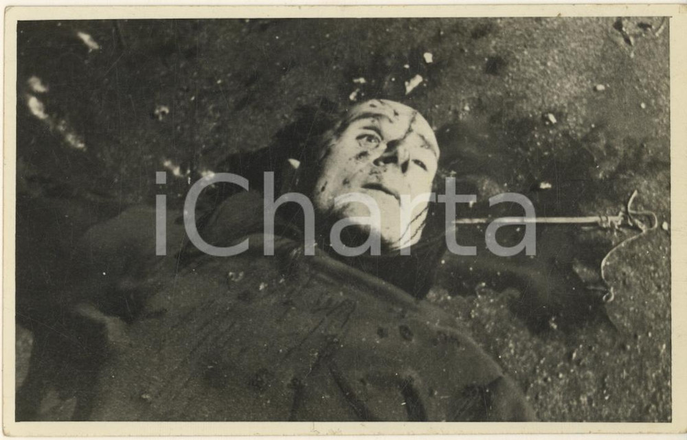 Fotografia d'epoca originale 29 Aprile 1945 MILANO Piazzale Loreto - Achille Starace fucilato *Foto 14x9 cm 1