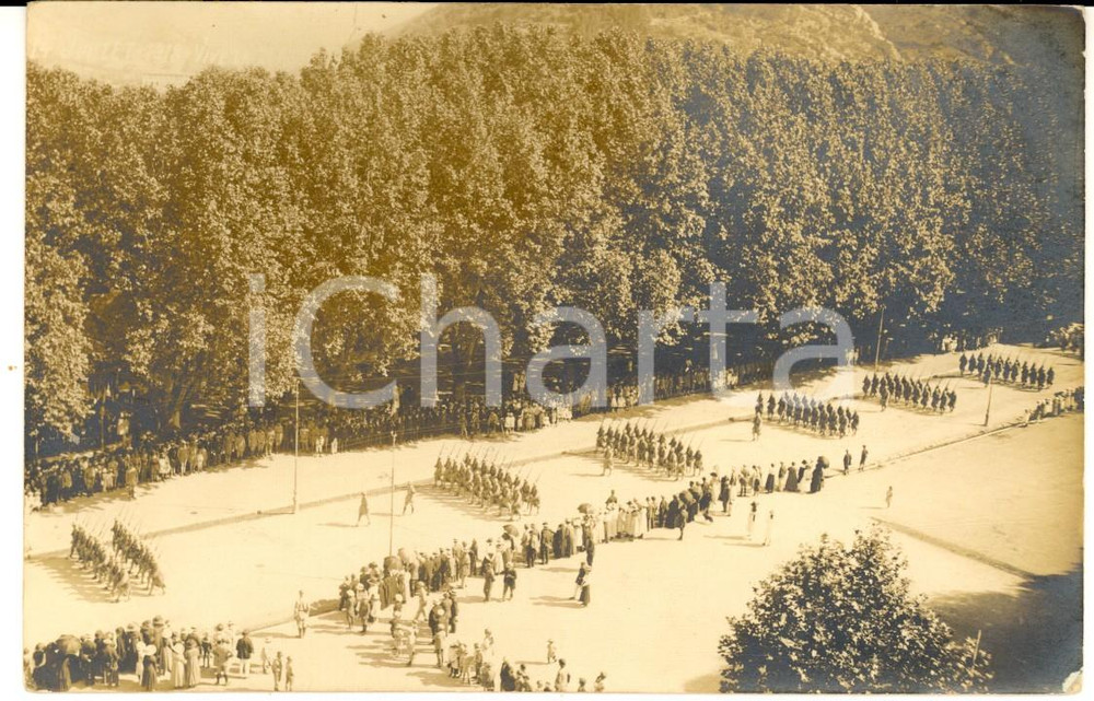 Fotografia d epoca originale 1918 WW1 FRANCIA Veduta dall alto di una parata militare  Foto seriale 1