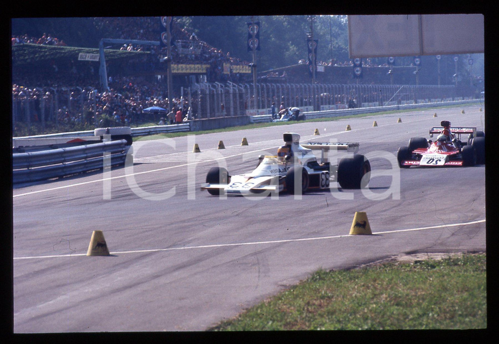 Fotografia d'epoca originale 35mm vintage slide* 1975ca FORMULA 1 Monoposto durante un Gran Premio (3 1