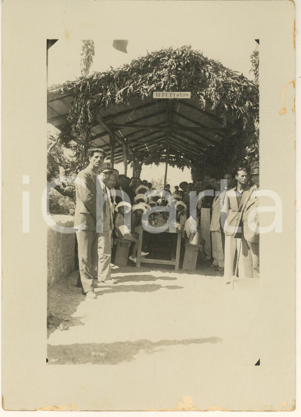 Fotografia d'epoca originale 1935 ca ITALIA Autorità in visita a una colonia marina - Refettorio *Foto 13x18 1
