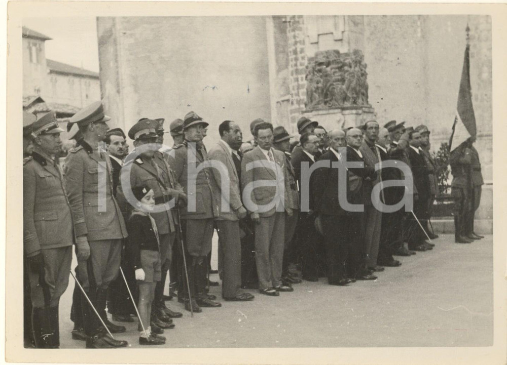 Fotografia d'epoca originale 1935 L'AQUILA Arrivo 95° Regg. Fanteria Brigata UDINE - Cerimonia *Foto (2) 1