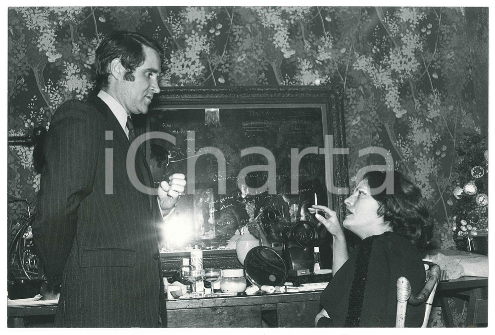 Fotografia d epoca originale 1975 ca s .l. Cantante Amalia RODRIGUES a una serata 2 Foto 30x20 cm 1