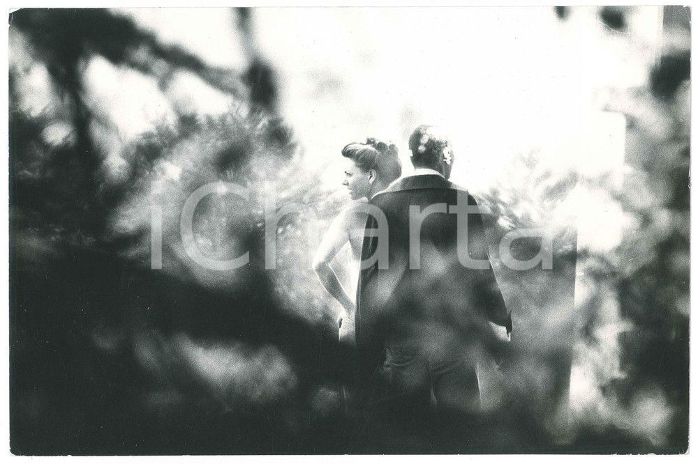 Fotografia d epoca originale 1976 Niki LAUDA con la moglie Marlene dopo l incidente del Nurburgring Foto 1