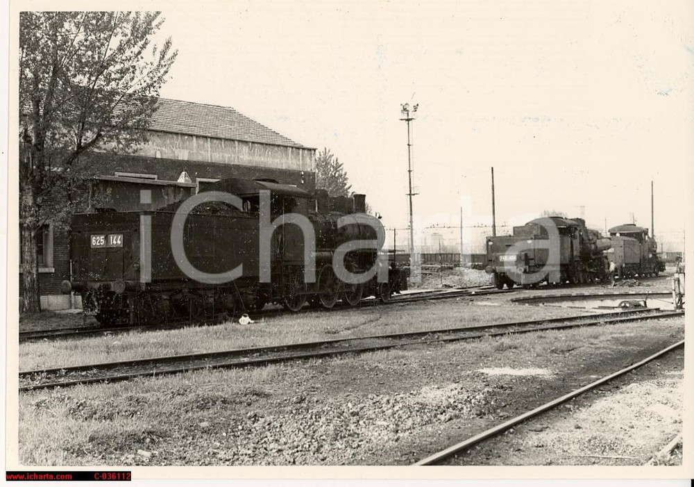 Fotografia d'epoca originale FS Locomotive GR 625.144 Signorina e GR 745 1