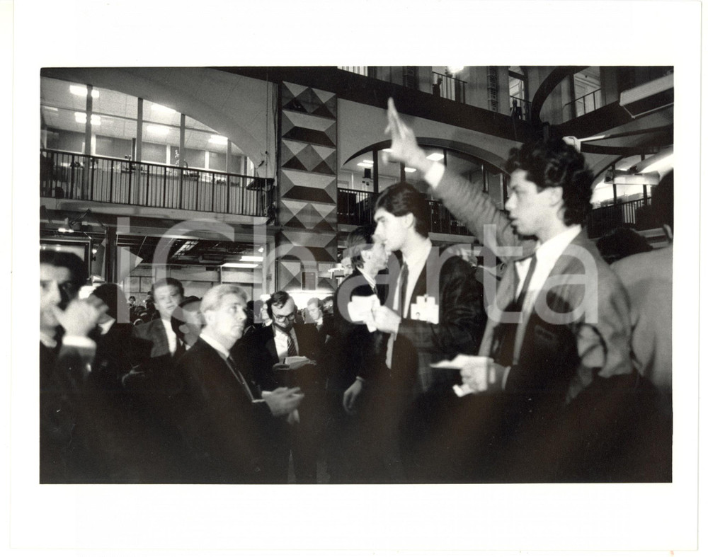 Fotografia d epoca originale 1987 MILANO Borsa Italiana  Folla di broker Foto 25x20 cm 1