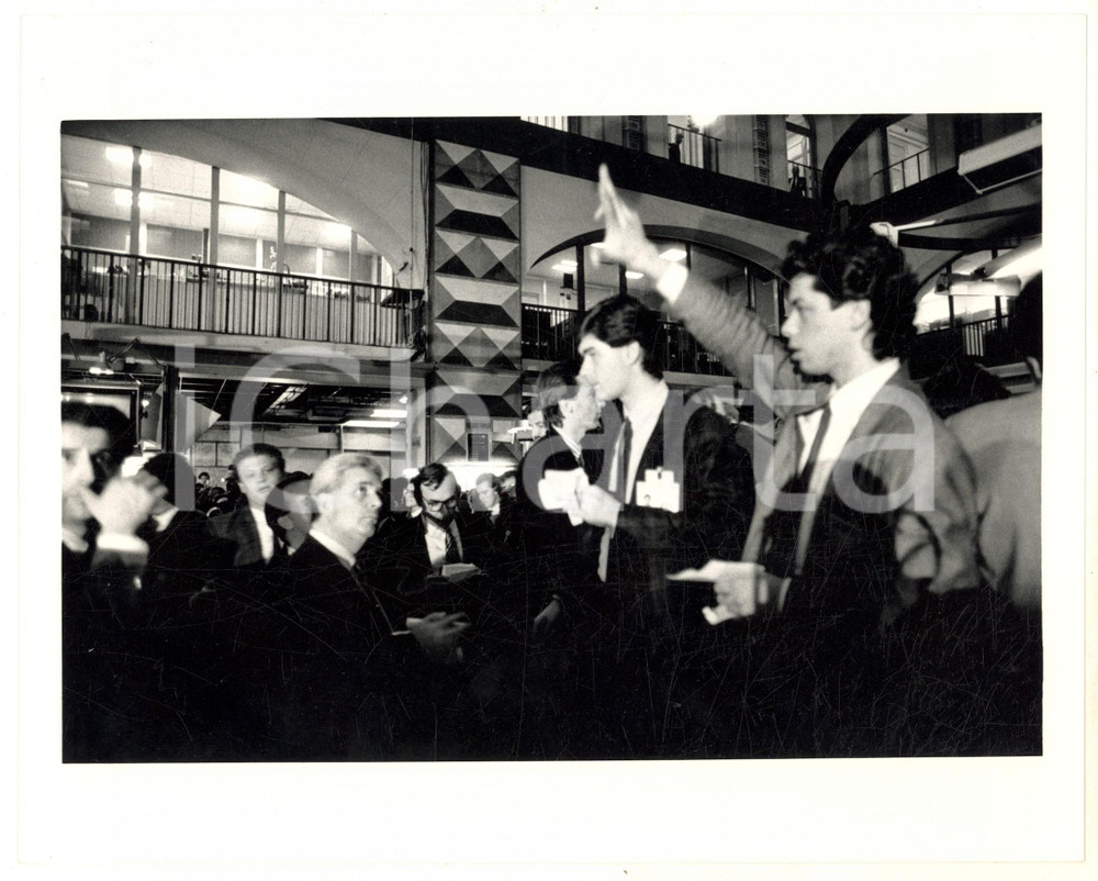 Fotografia d epoca originale 1987 MILANO Borsa Italiana  Folla di broker Foto 25x20 cm 1