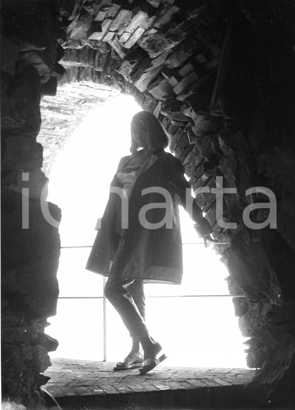 Fotografia d epoca originale 1958 RAPALLO Attrice Dorian GRAY sul lungomare  Foto vintage 18x24 1