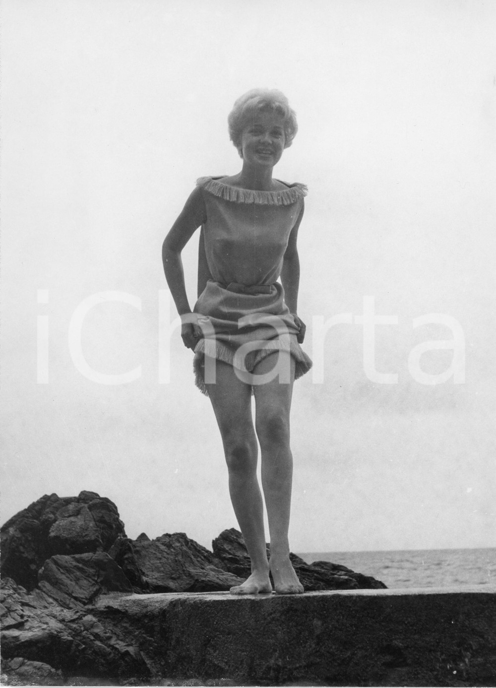 Fotografia d epoca originale 1958 RAPALLO Attrice Colette RICARD sul lungomare 1 Foto vintage 18x24 1