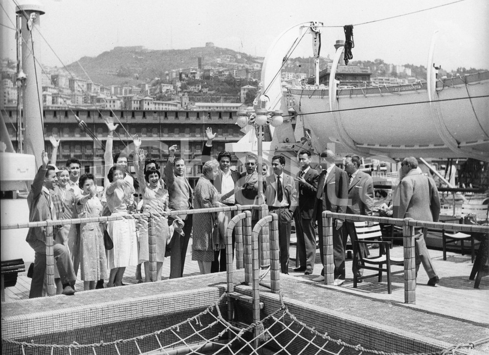 Fotografia d epoca originale 1958 GENOVA TEATRO Partenza Compagnia DUSE per il Sudamerica 5 Foto 1