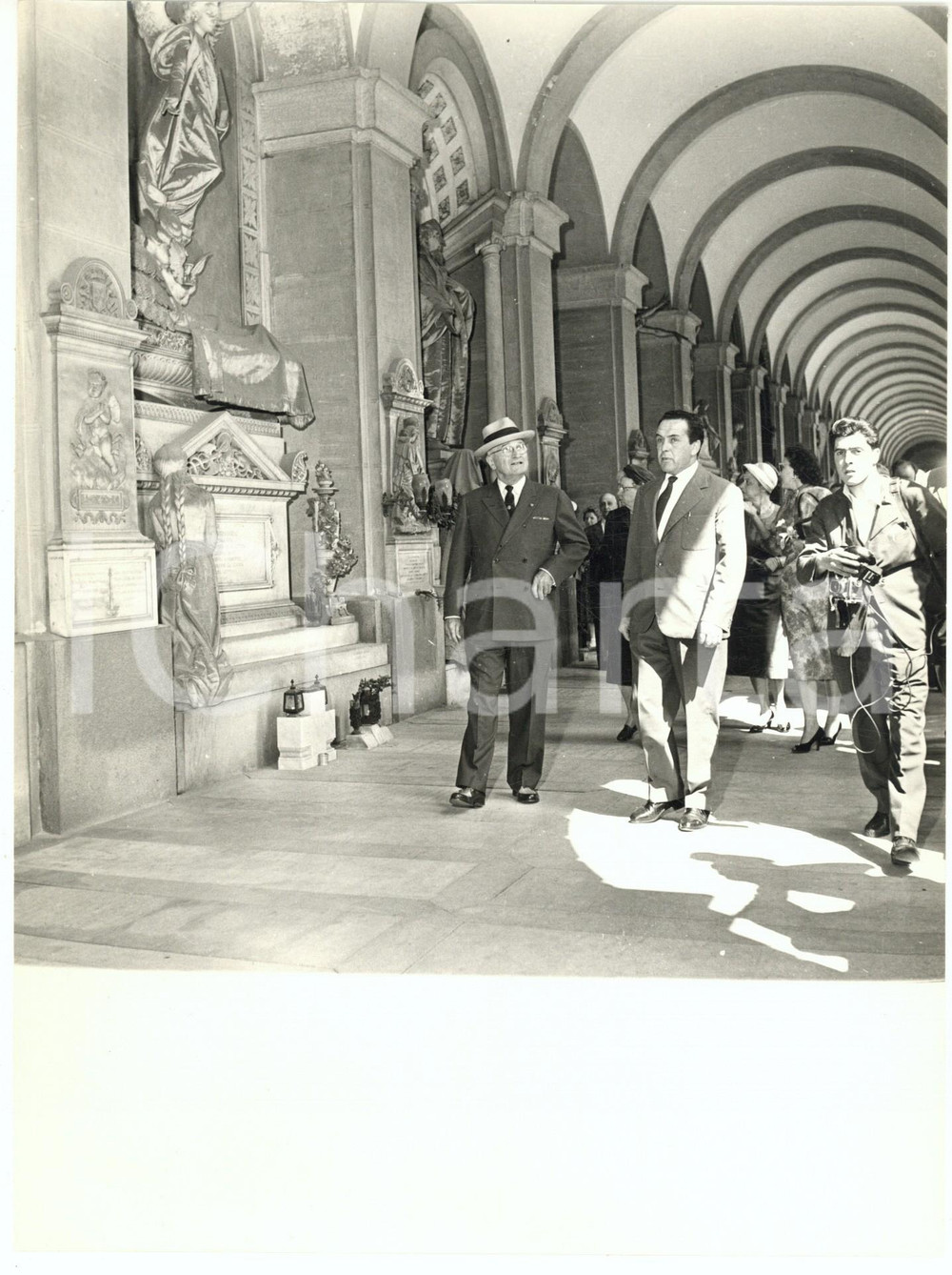 Fotografia d epoca originale 1958 GENOVA Harry TRUMAN visita il Cimitero di Staglieno 5 Foto 1