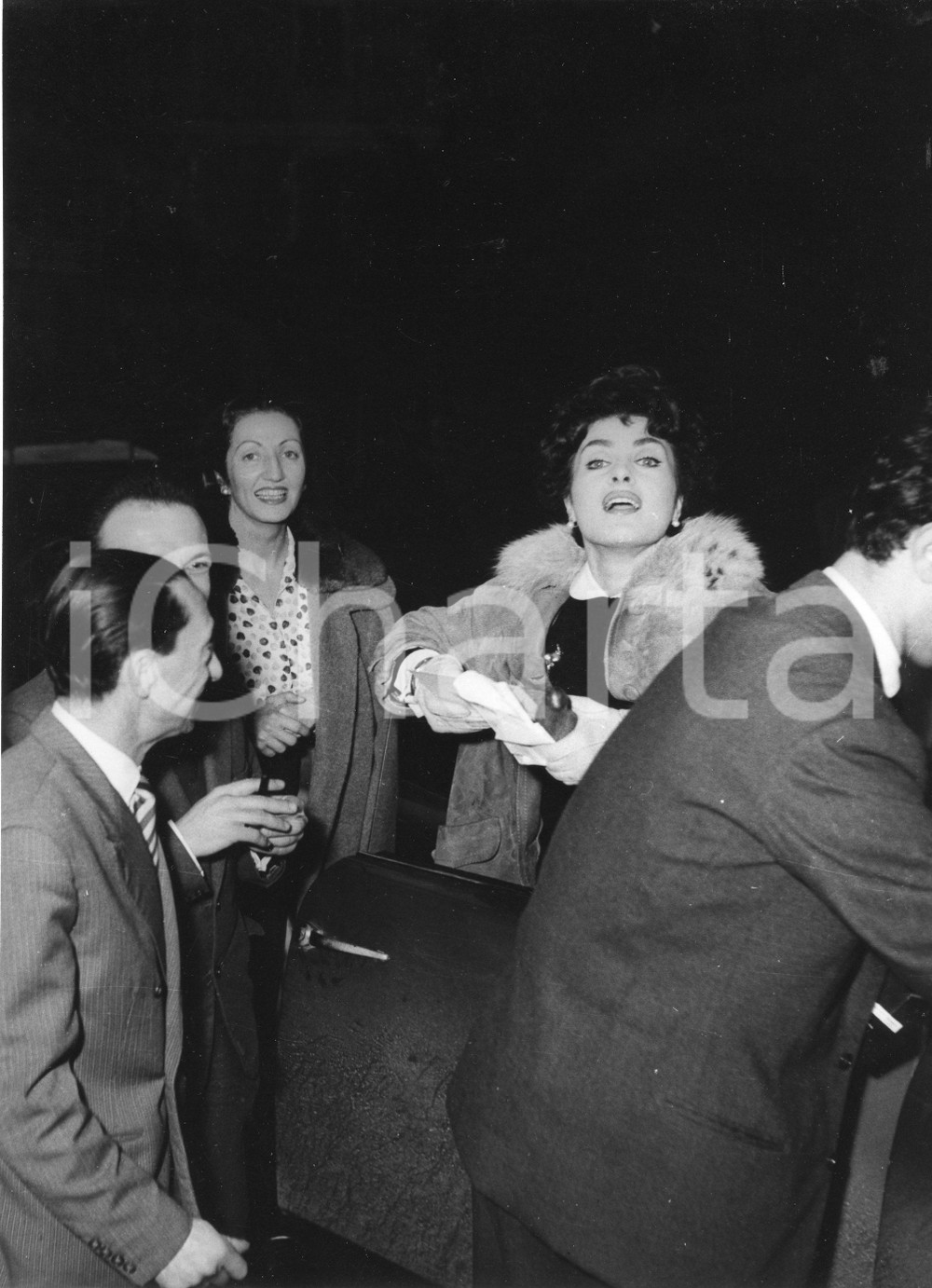 Fotografia d epoca originale 1958 RAPALLO Caccia alla Pentola d oro  Silvana PAMPANINI  Foto RARA 18x24 1